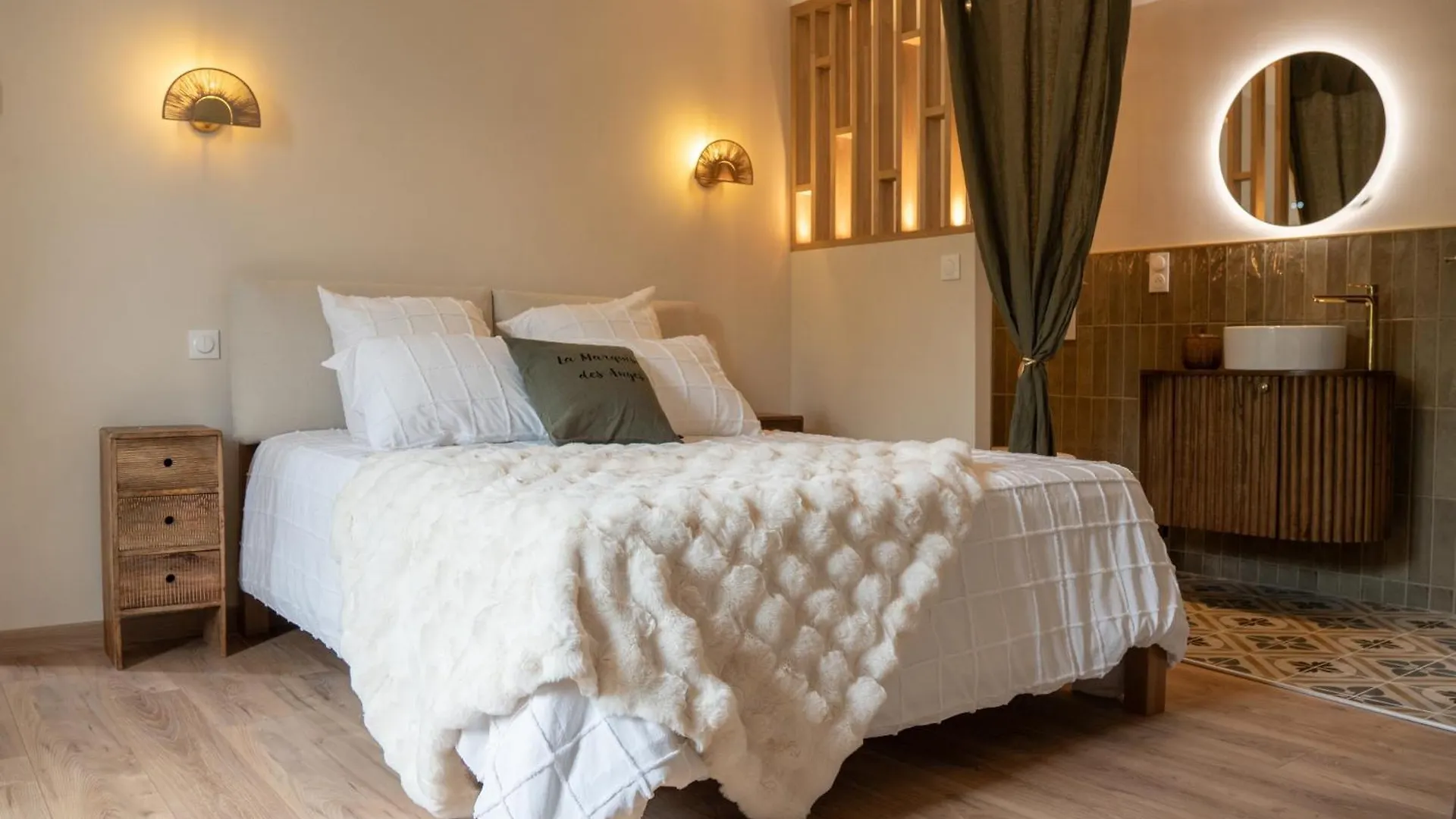 Les Chambres De La Marquise مارتيل